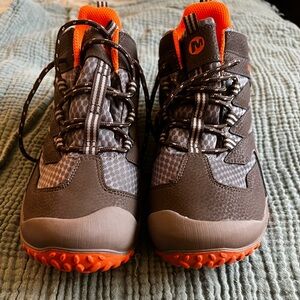 NWOT Merrell Chameleon 7 Hiking Boots
